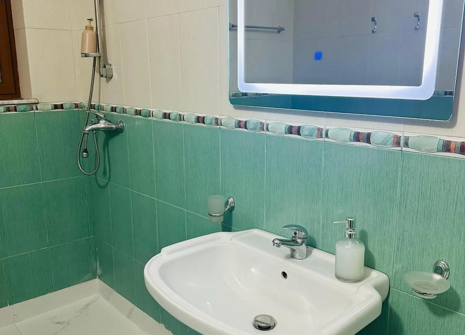 Premium Apartament With Balcony ティラナ アパート