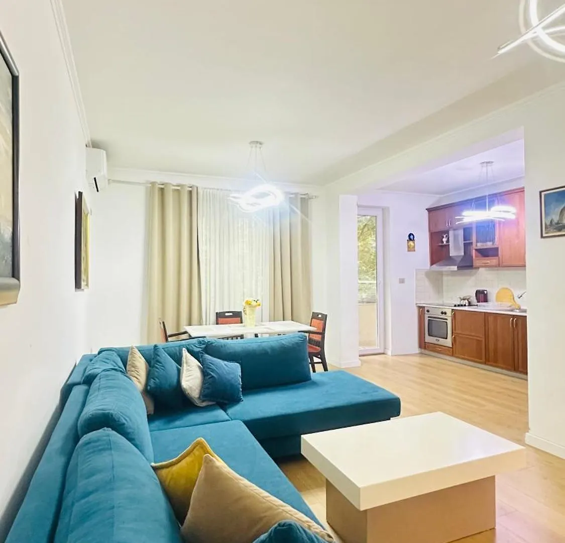アパート Premium Apartament With Balcony ティラナ